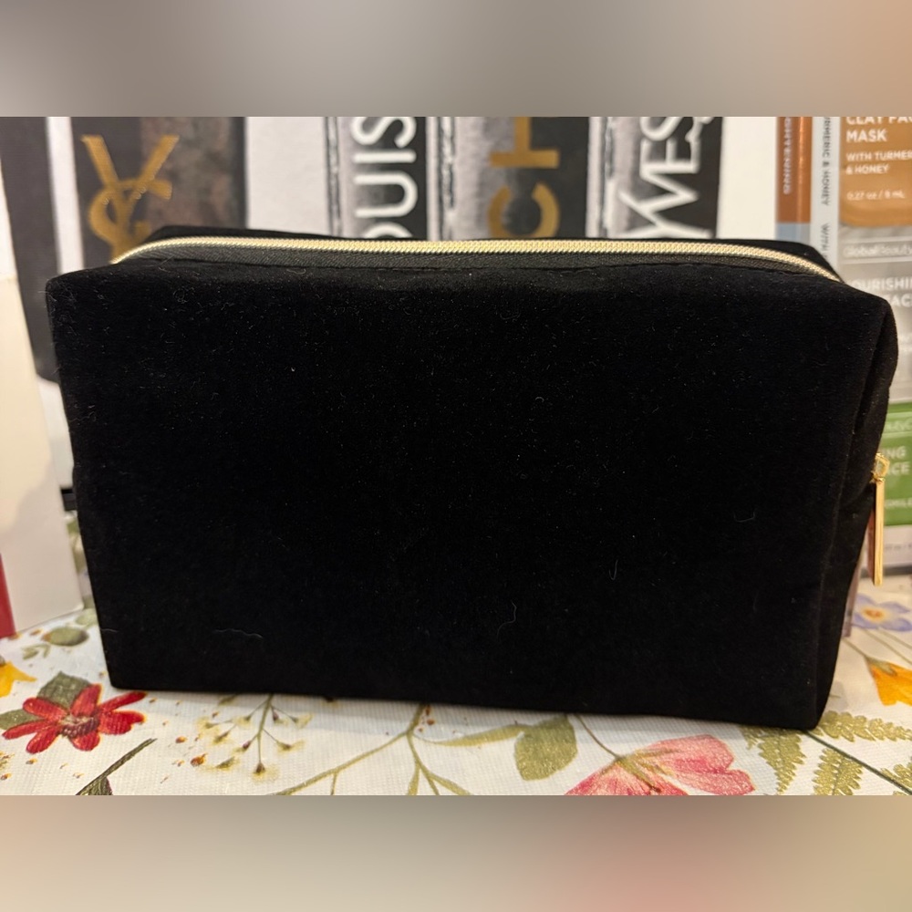 NIP Yves Saint Laurent Black Velvet Makeup Pouch with Gold YSL Monogram - Picture 5 of 8